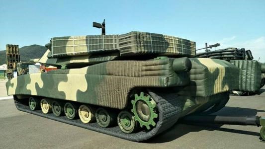 黑山充气坦克战车